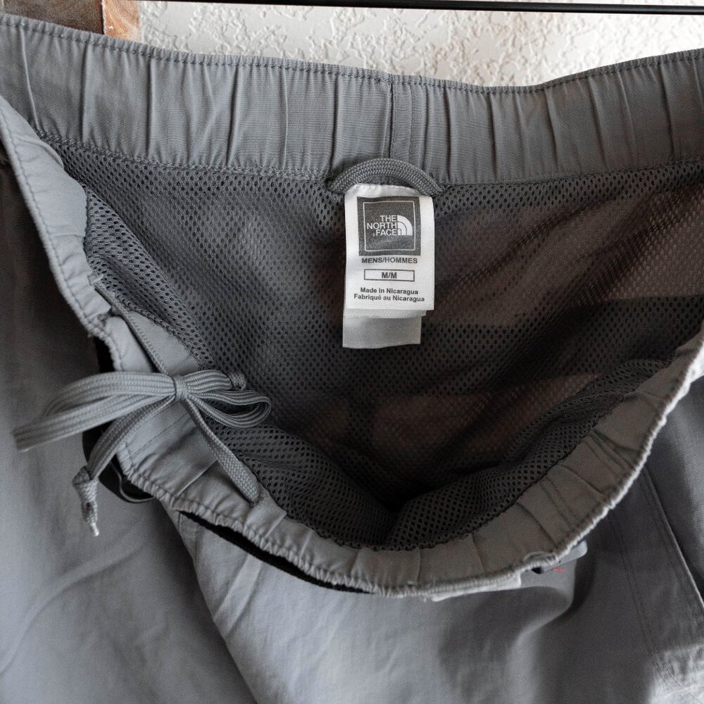 The North Face Men’s Sz Medium Gray Hiking Shorts Quick-Dry Outdoor Utility Belt - Picture 2 of 8